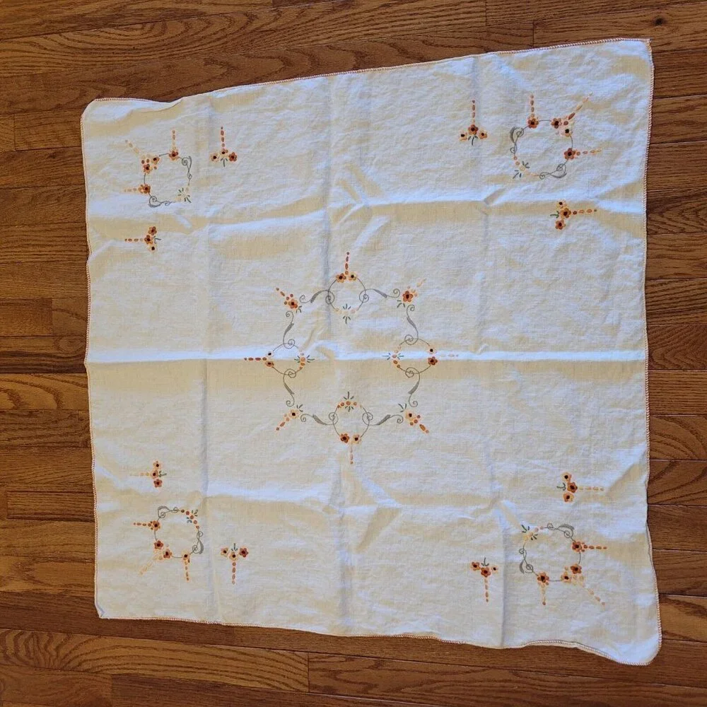Vintage Hand Made Embroidered Linen Tablecloth and 4 Napkins Orange Floral